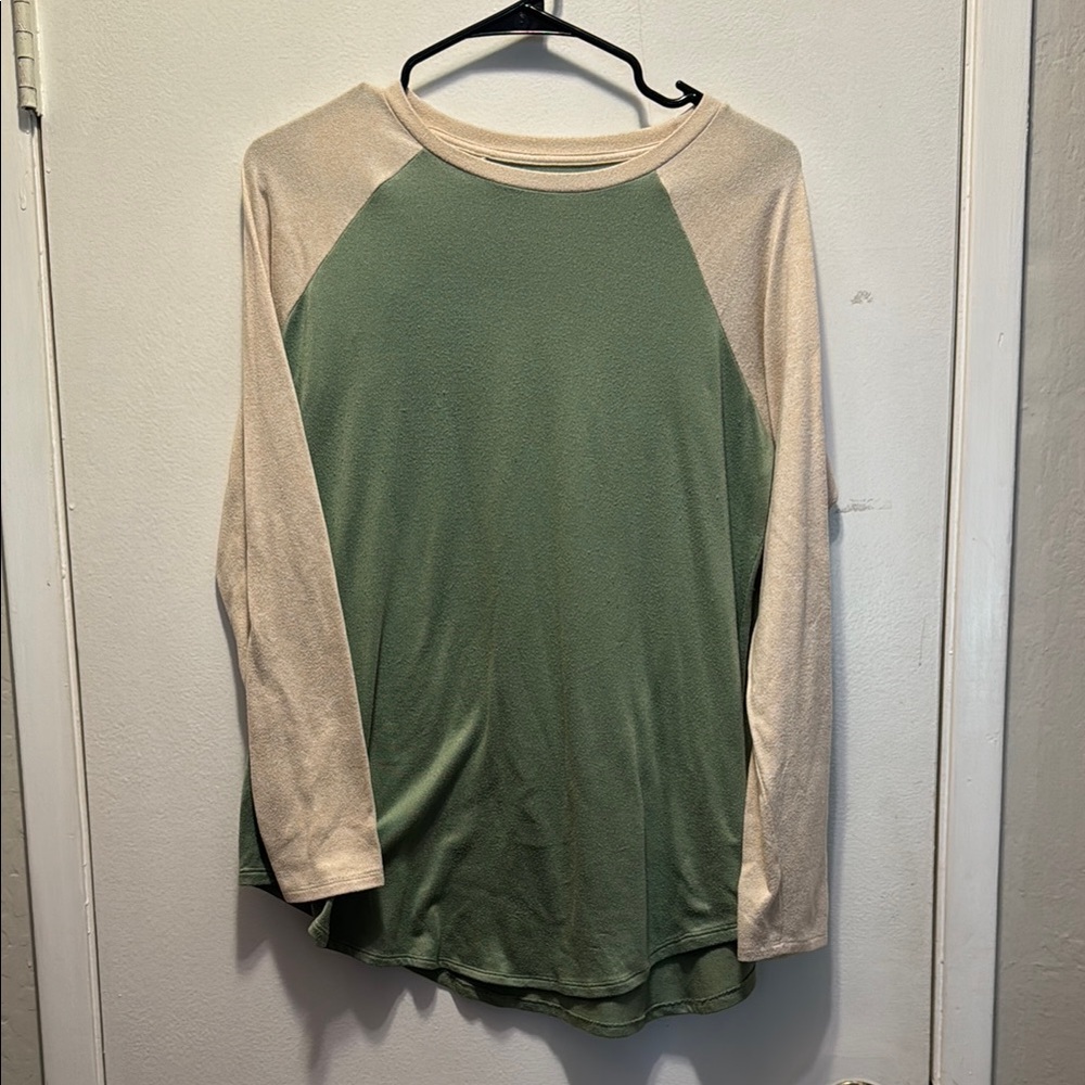 American Eagle Sage Green & Cream Baseball Tee